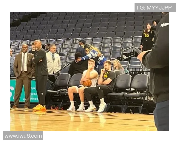 2015至2016赛季勇士与灰熊的激烈对决与精彩瞬间回顾 2015至2016赛季勇士与灰熊的激烈对决与精彩瞬间回顾