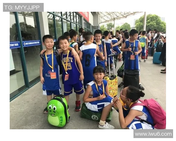 李晓旭的成长之路：从普通学生到篮球场上的明星之旅